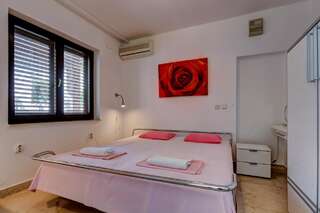 Апартаменты Viola Apartments Будва Апартаменты с балконом-4