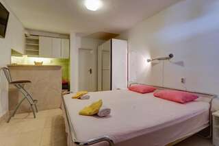 Апартаменты Viola Apartments Будва Стандартный трехместный номер-студио-3